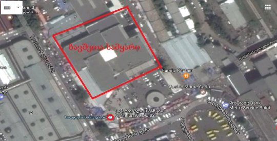 რუკა წითლად შემოხაზულ ადგილას მდებარეობს სავაჭრო ცენტრი