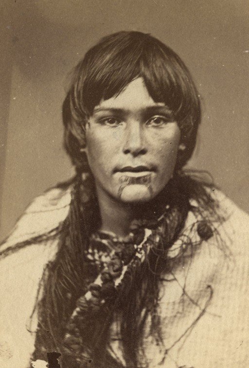 ახალგაზრდა მონღოლოიდი მაორი ქალი