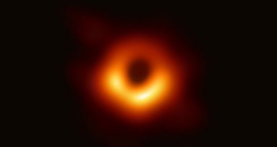 2019 წლის 10 აპრილს გამოქვეყნებული შავი ხვრელის ფოტო