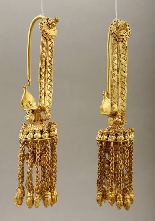 კოლხეთი. Colchis Gold earrings. 330 BC. Georgia.