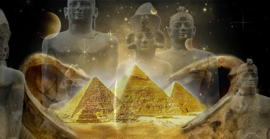 ვინ და როდის ააგო გიზას პირამიდები?