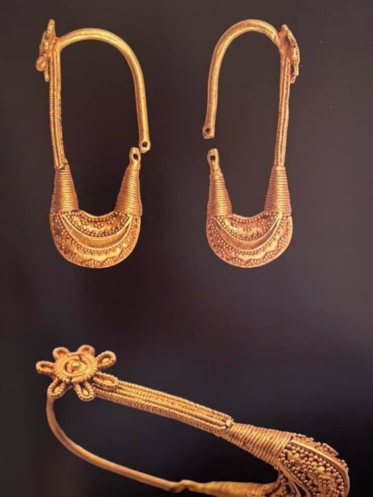 ოქროს კოლხური საყურეები. ვანი. ძვ.წ. IV ს.