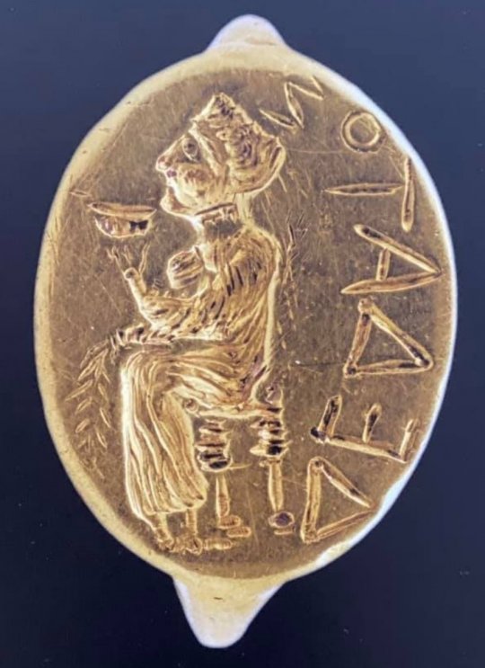 ოქროს კოლხური ბეჭედი. კირკე. ვანი. ძვ.წ. IV ს.