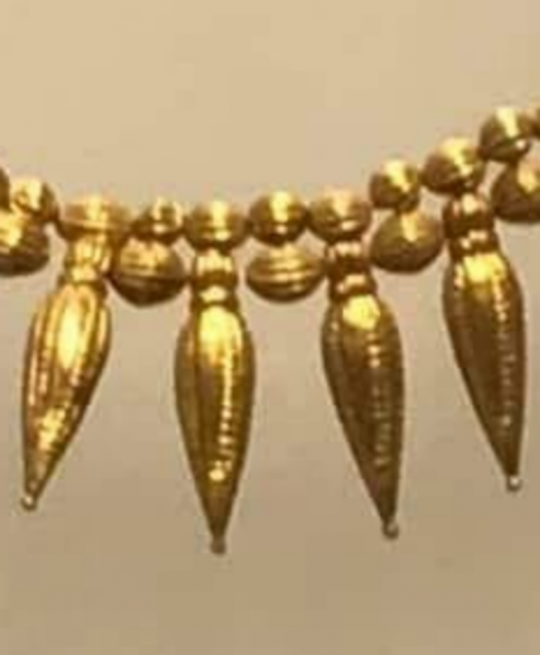 ოქროს კოლხური ყელსაბამი. ძვ.წ. IV ს.