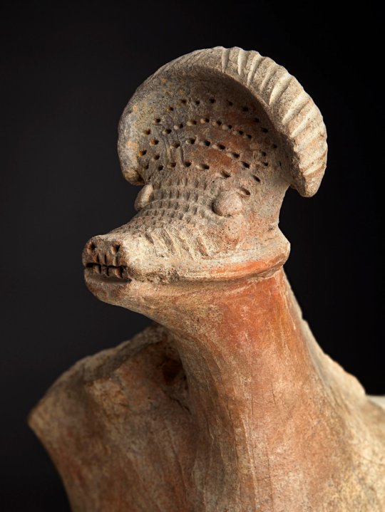  ფანტასტიკური ცხოველის კოლხური ქანდაკება. ტერაკოტა. ძვ.წ. VIII-VII სს. ვანი