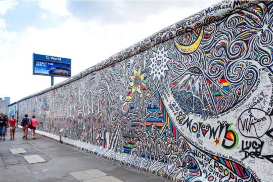 ბერლინის კედელი ცივი ომის სიმბოლო