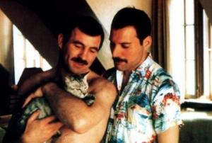 ფრედი მერკურისა და მისი მეგობარი მამაკაცის  80-იანი  წლებით დათარიღებული პირადი ფოტოები