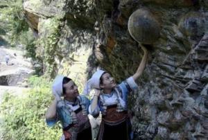 ამოუცნობი მოვლენა-ჩინეთში კლდე ყოველ 30 წელიწადში ქვის კვერცხებს დებს