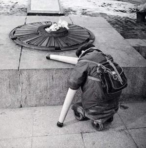 მეორე მსოფლიო ომის ვეტერანი, ინვალიდი. ანატოლი გრახოვის ფოტო, რომელმაც 1966 წელს ამსტერდამში საერთაშორის პრემია მიიღო.
