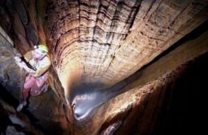 რა აღმოაჩინეს მეცნიერებმა აფხაზეთის ღრმა წყლების 2212 მეტრის სიღრმის გამოქვაბულში?