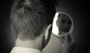 ''უცნაური სახე სარკეში'' - პერცეპტული ილუზია, რომელიც ჩვენს გონებრივ უნარებს ეჭვქვეშ აყენებს