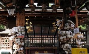 უჩვეულო ტაძარი იაპონიაში, რომელიც ქალის მკერდს ეძღვნება