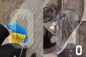 მოსკოვის მკვიდრი პოლიციელმა ყვითელ-ლურჯი პაკეტების გამო გააჩერა - Z-ის მსგავსი ლოგოს მქონე სპორტული ფეხსაცმელი დაეხმარა მას პოლიციის განყოფილებაში მოხვედრის თავიდან აცილებაში
