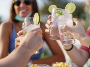 თქვენ საფრთხის წინაშე ხართ: 5 სასმელი, რომლის ზაფხულში მიღება ორგანიზმისთვის სარისკოა