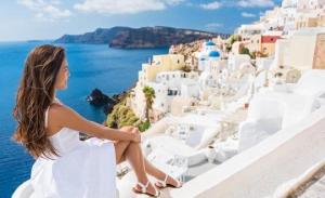 რატომ არის საბერძნეთის კუნძულებზე სახლები თეთრი ფერის