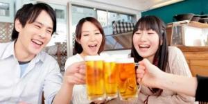 იაპონიაში იძულებული არიან, ახალგაზრდებს ალკოჰოლის დალევისკენ მოუწოდონ