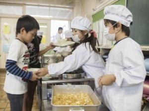 ბრინჯი და თევზი, როგორც განათლების ნაწილი: როგორ ასწავლიან იაპონელ ბავშვებს სწორად კვებას