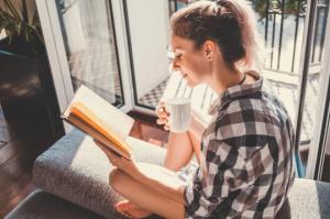 სენსაციური კვლევა: ადამიანები, რომლებიც წიგნებს კითხულობენ, დიდხანს ცოცხლობენ