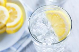 ლიმონიანი წყალი-სასარგებლო თუ საზიანო ორგანიზმისთვის