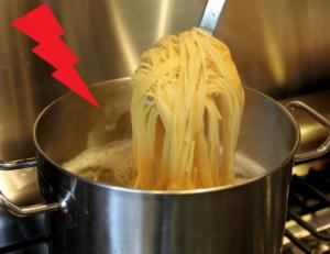 არასოდეს დაუშვათ ეს შეცდომა მაკარონის მომზადებისას, თორემ... - ეს ყველამ უნდა იცოდეს!