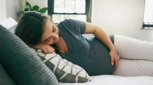 ორსულთა საყურადღებოდ – ფეხმძიმობის პერიოდში ამ პოზაში ძილი არ არის რეკომენდირებული !