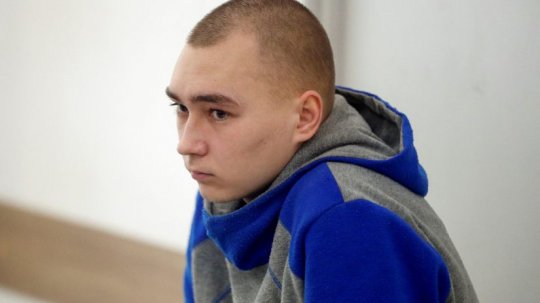 სამუდამო პატიმრობა 21 წლის რუს სამხედროს უკრაინის სასამართლომ მიუსაჯა - BBС