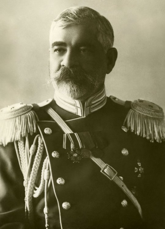 სიმონ ესაძე,  სპირიდონის ძე (1868-1927) - რუსეთის არმიის გენერალი,  სამხედრო ისტორიკოსი და კავკასიოლოგ