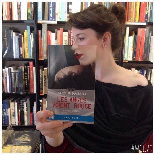 საოცარი  რეკლამის კადრები ფრანგული წიგნების მაღაზიიდან  ( + ფოტოები)