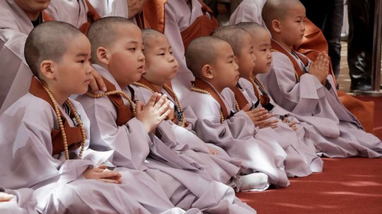https://mahamevnawa.lk/en/why-do-buddhist-monks-and-nuns-shave-their-heads/