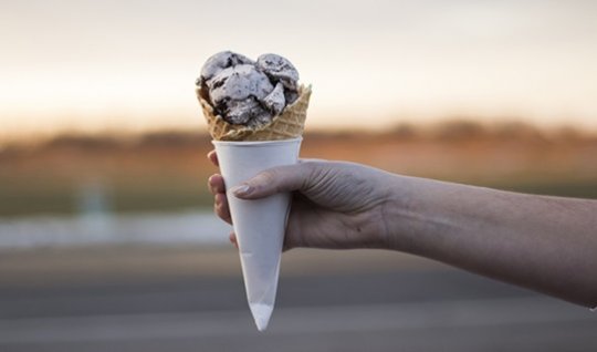 ჭამ ნაყინს და არ სუქდები: სახლის ნაყინის 3 რეცეპტი თქვენი ფიგურის დარღვევის გარეშე