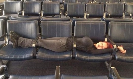 20+ სახალისო ფოტო, რომელიც აჩვენებს, რომ აეროპორტს თავისი განსაკუთრებული ატმოსფერო აქვს