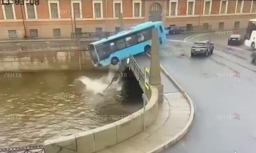მდინარეში გადავარდნილი ავტობუსი-ცნობილი გახდა ავარიის დეტალები(ვიდეო)