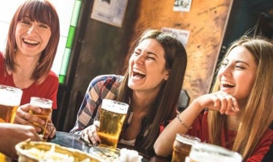 რატომ აბედნიერებს ლუდი ადამიანს? – გერმანელი მეცნიერების განმარტება