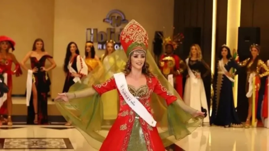 მთვრალმა „მის ევროპამ“ თურქეთში
ავარია მოახდინა, პოლიციელებისგან
თავის დაღწევა სცადა და დაიღუპა image