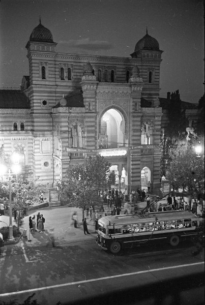 გასეირნება 1950-იანი წლების თბილისში image