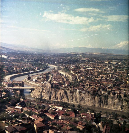 გასეირნება 1950-იანი წლების თბილისში image
