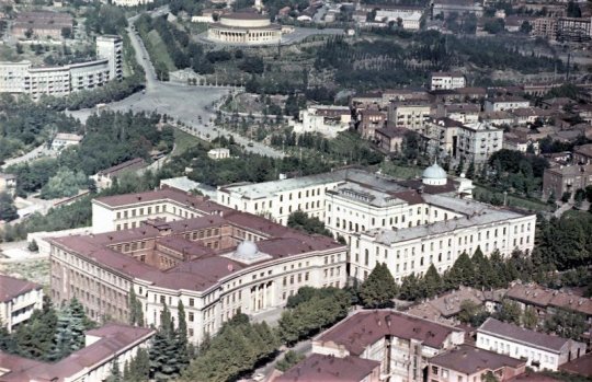 გასეირნება 1950-იანი წლების თბილისში image