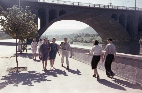 გასეირნება 1950-იანი წლების თბილისში image