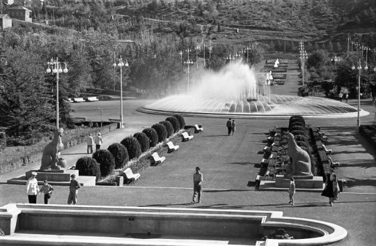 გასეირნება 1950-იანი წლების თბილისში image