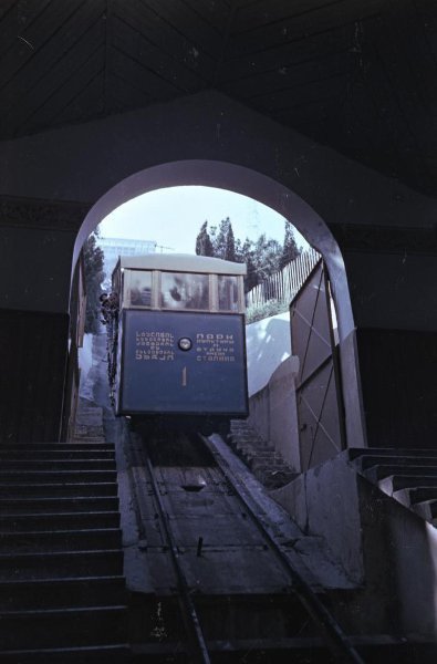 გასეირნება 1950-იანი წლების თბილისში image