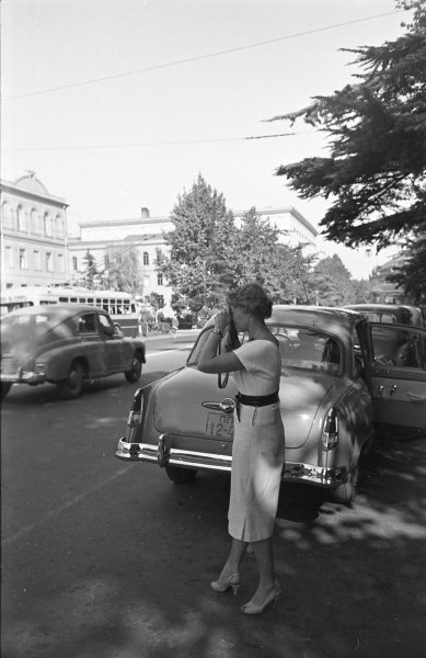 გასეირნება 1950-იანი წლების თბილისში image