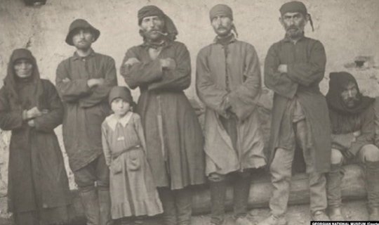 1875-1876 წლებში რუსულმა ჯარმა სვანური სოფელი ხალდე მიწასთან გაასწორა და აკრძალა ამ ტერიტორიაზე დასახლება