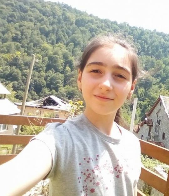 ჩემი 16 წლის მარიამი უკვე იმ დონეზე გახდა შეუძლოთ ამდენიხნის მანძილზე რომ გაუნძრევლად წევს ბავშვი , ძვირფასო მეგობრებო თქვენს დახმარების იმედზეღა ვარ დარჩენილი