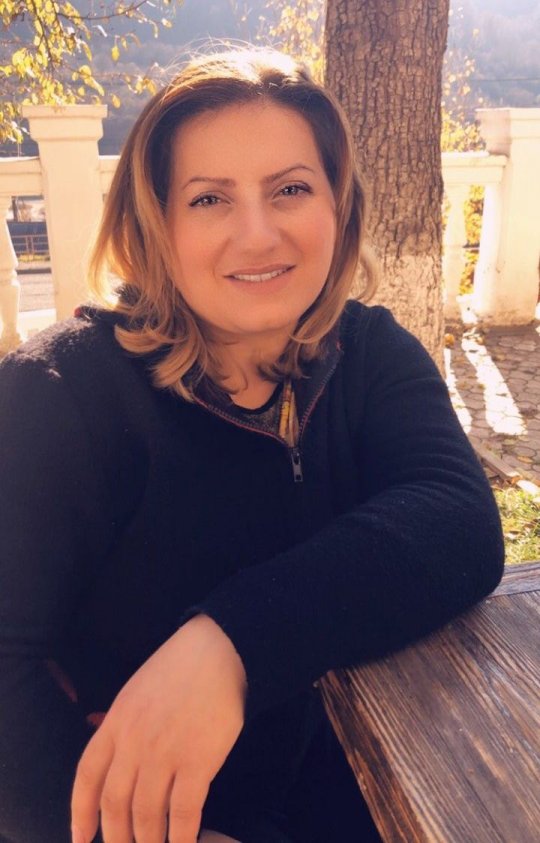 28 წლის სტაჟის მქონე პედაგოგს ორი მცირეწლოვანი შვილის დედას  ეკა ბერიაშვილს ესაჭიროება საზოგადოების დახმარება