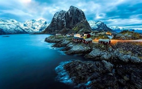 მეთევზეების სოფელი ჰამნეი. ნორვეგია.