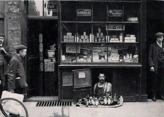 ფეხსაცმელების მაღაზია 1900 წელს