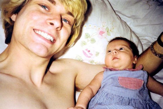 კურტ კობეინის სელფი თავის ახალშობილ ქალიშვილთან ერთად.1992 წელი