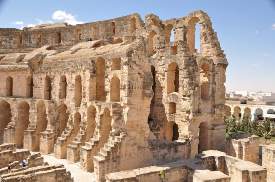 რომაელების მიერ აშენებული კოლიზეუმი "ელ ჯემი" მაჰდიას ვილაიეთში. ტუნისი.
