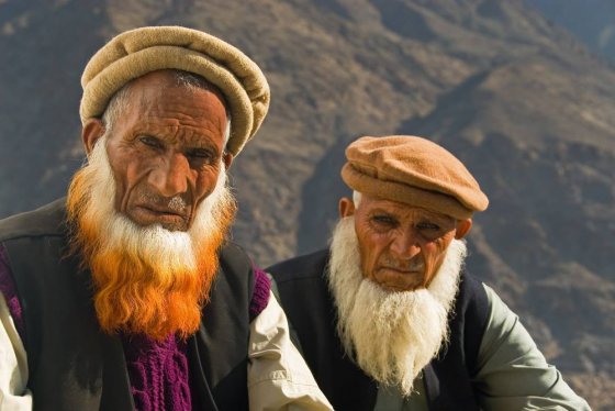 მოხუცები ჰუნზას ხეობიდან. პაკისტანის ჩრდილოეთი რეგიონი გილგიტ ბალტისტანი.