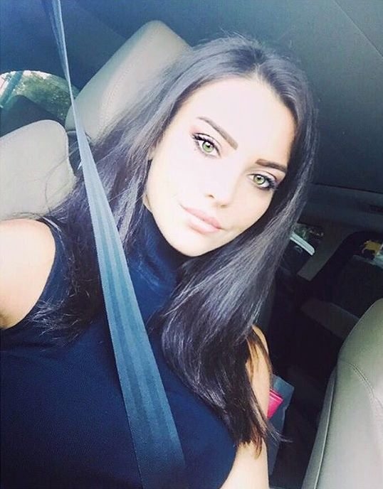 Tuvana Türkay.